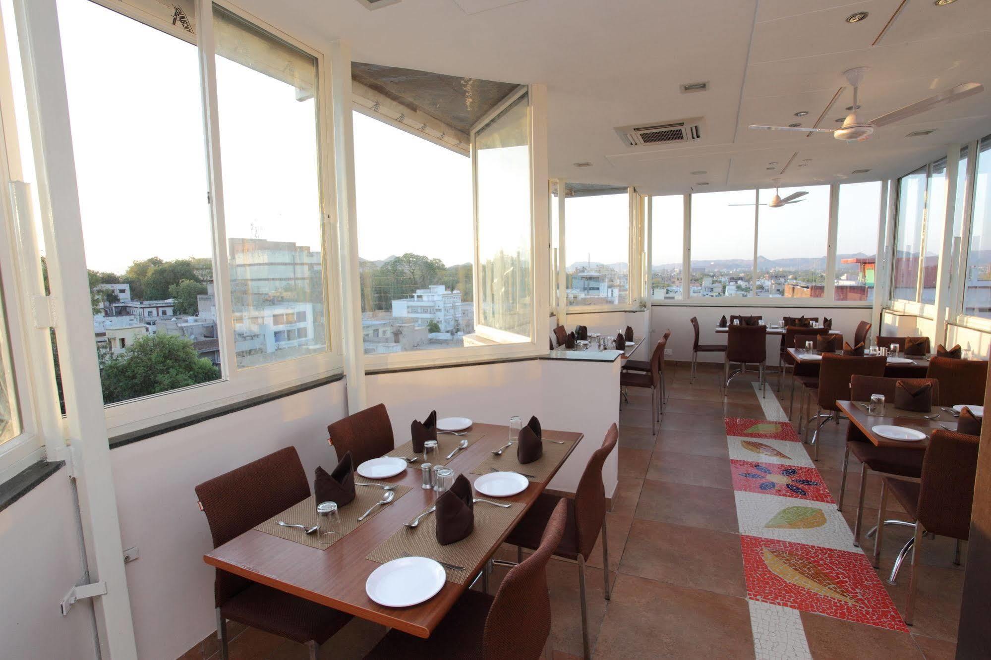 Hotel Dayal Udaipur Exterior photo